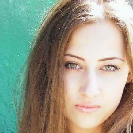 - Alexandra Andries -